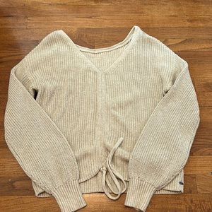 size medium long sleeve knitted hollister shirt.